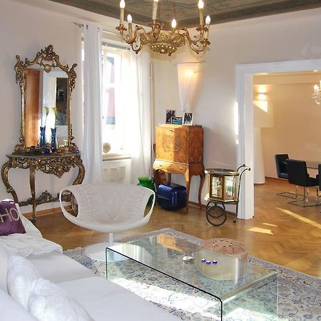 Neoclassical Luxury Apartment Любляна Екстер'єр фото