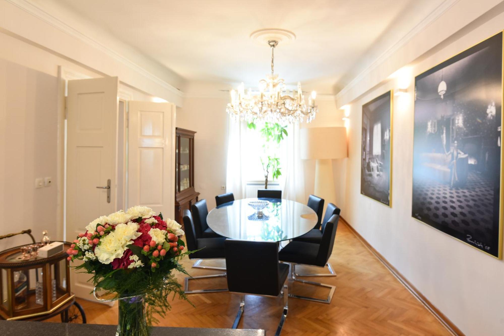 Neoclassical Luxury Apartment Любляна Екстер'єр фото