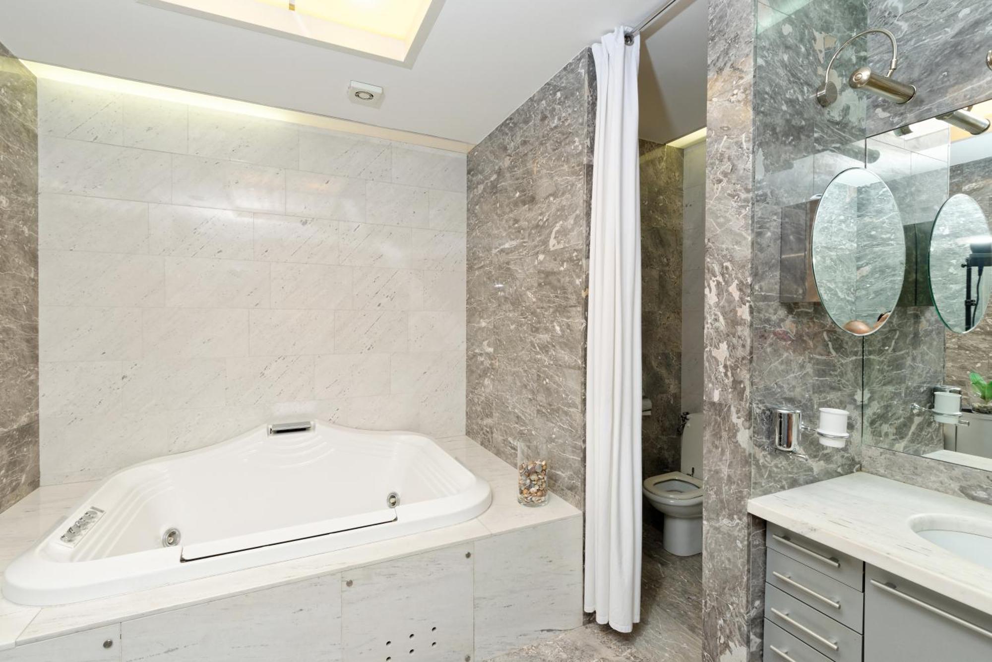 Neoclassical Luxury Apartment Любляна Екстер'єр фото
