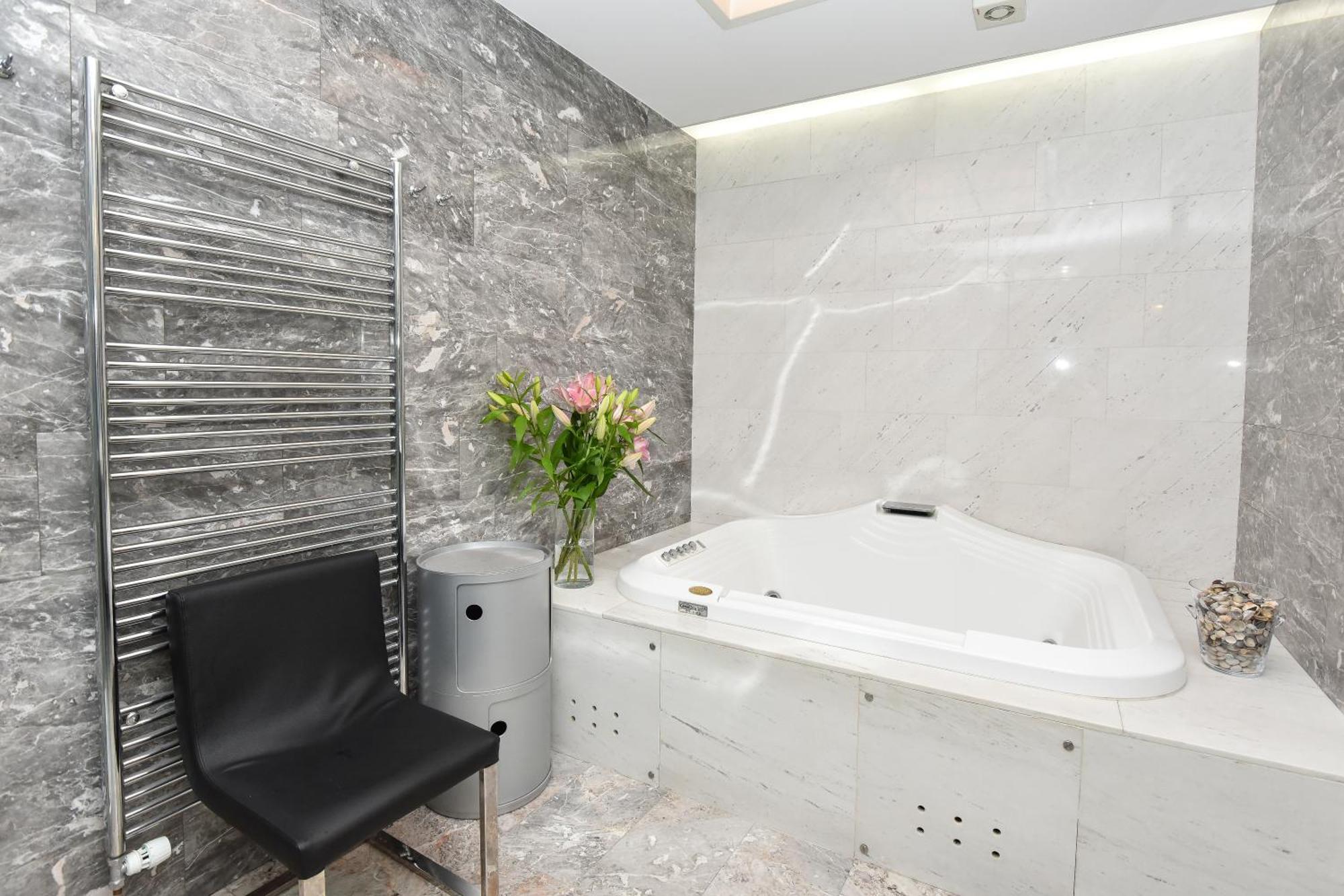 Neoclassical Luxury Apartment Любляна Екстер'єр фото