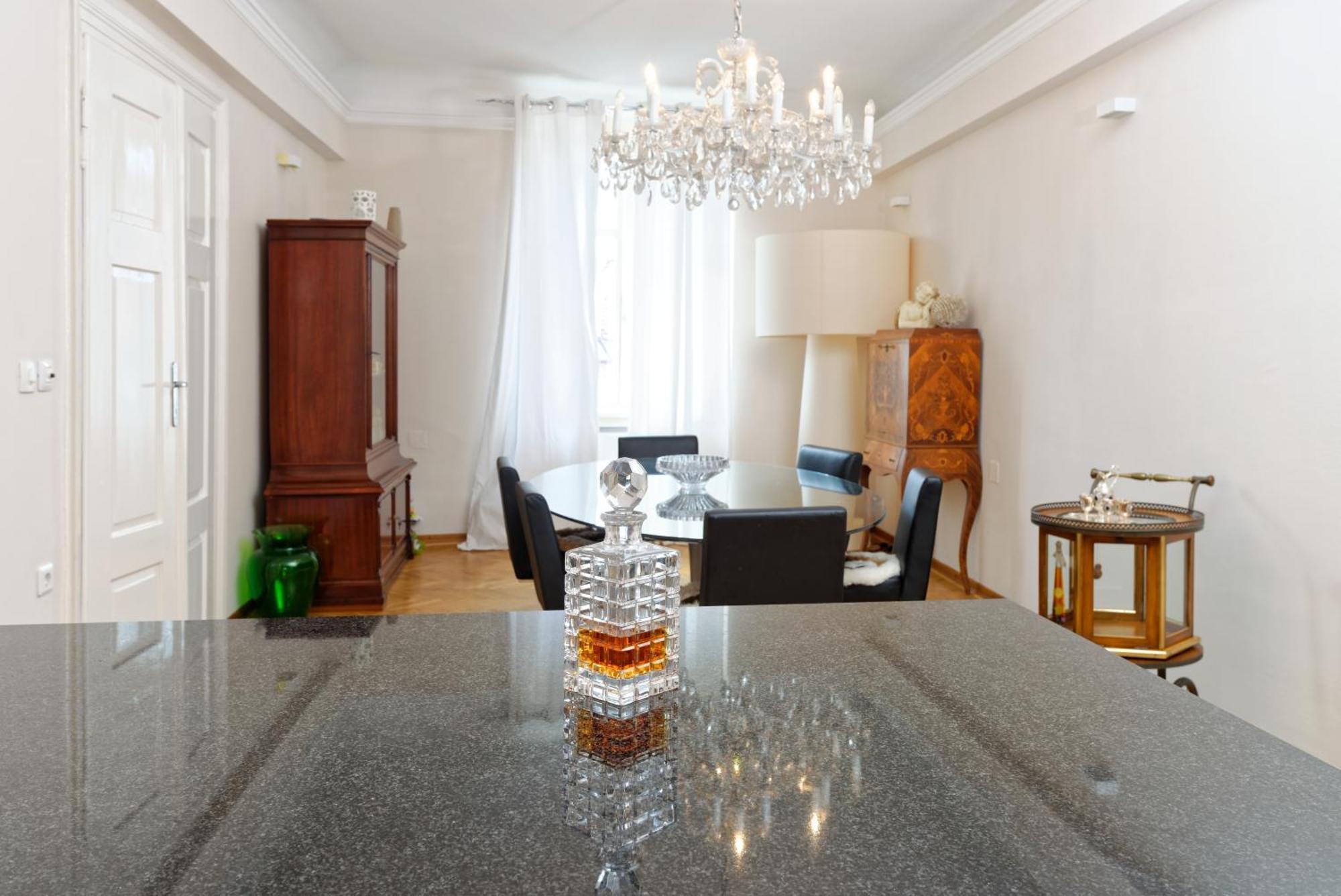 Neoclassical Luxury Apartment Любляна Екстер'єр фото