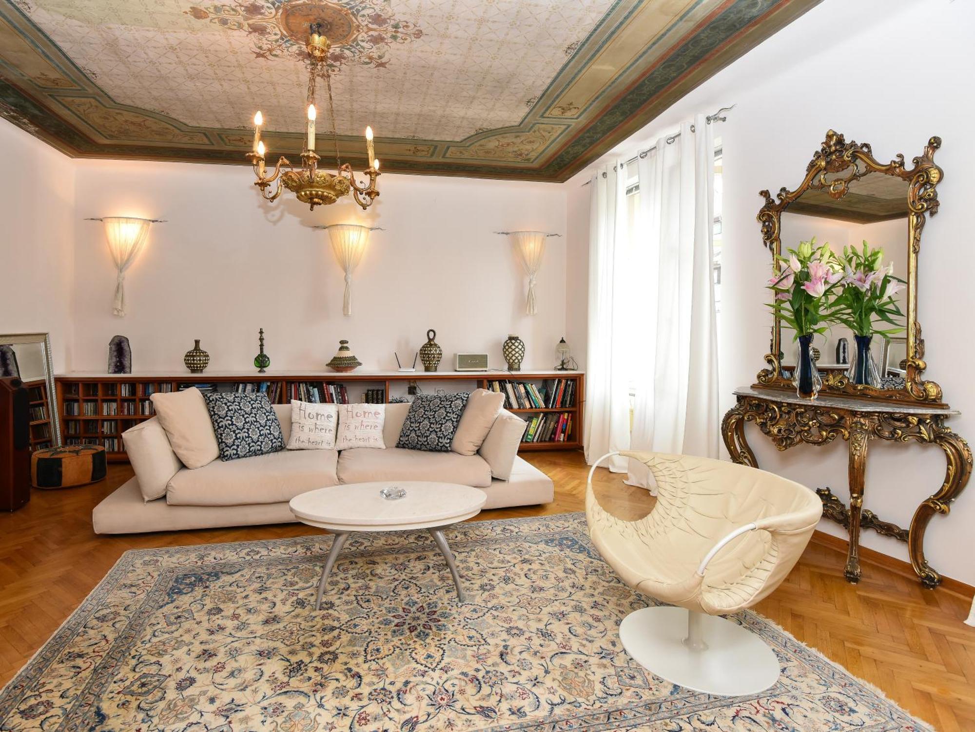 Neoclassical Luxury Apartment Любляна Екстер'єр фото