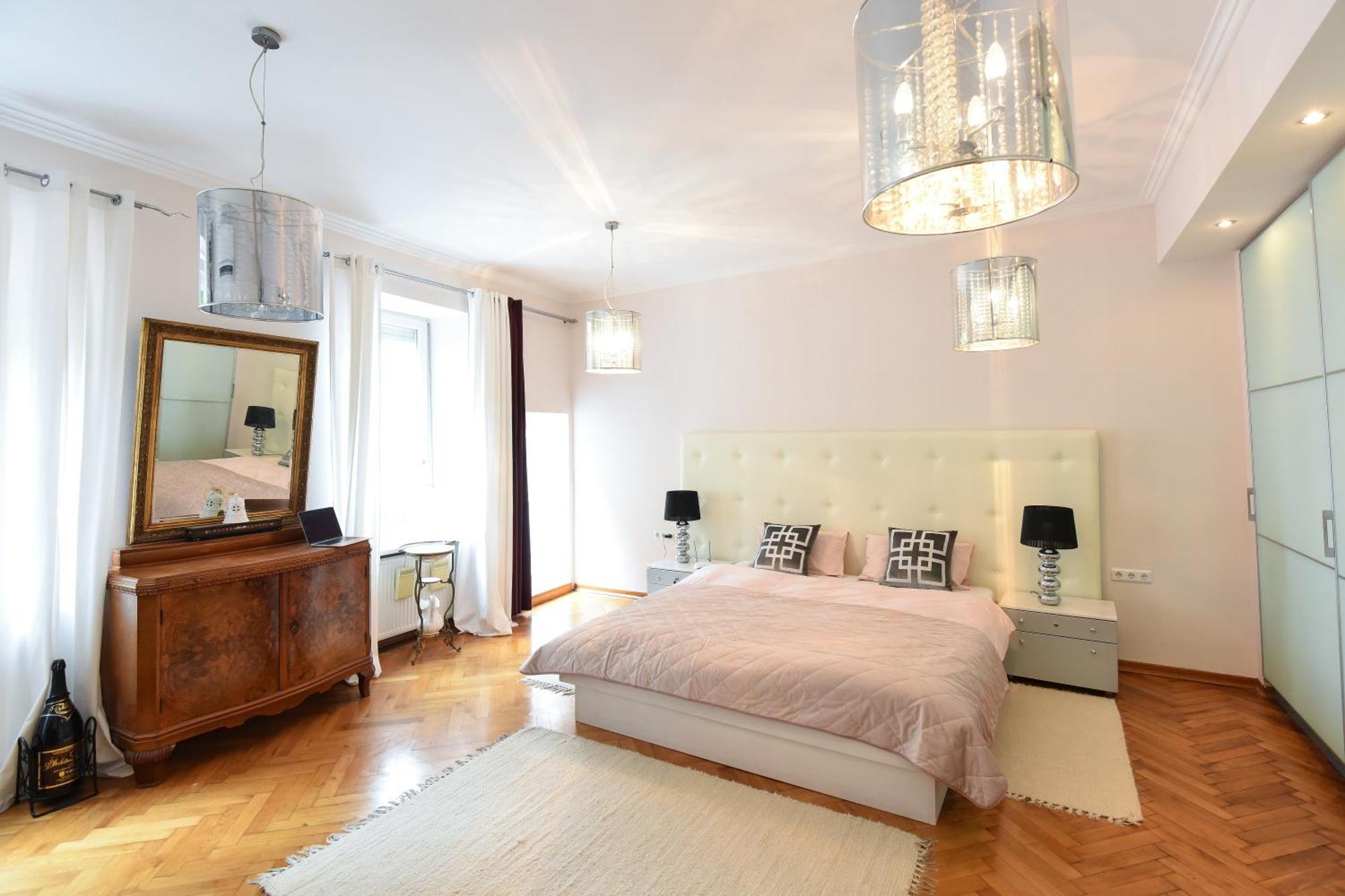 Neoclassical Luxury Apartment Любляна Екстер'єр фото