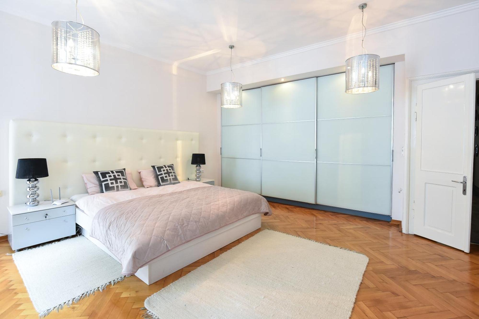Neoclassical Luxury Apartment Любляна Екстер'єр фото