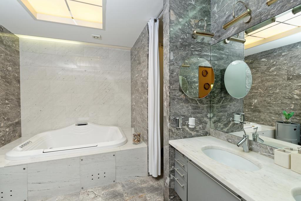 Neoclassical Luxury Apartment Любляна Екстер'єр фото