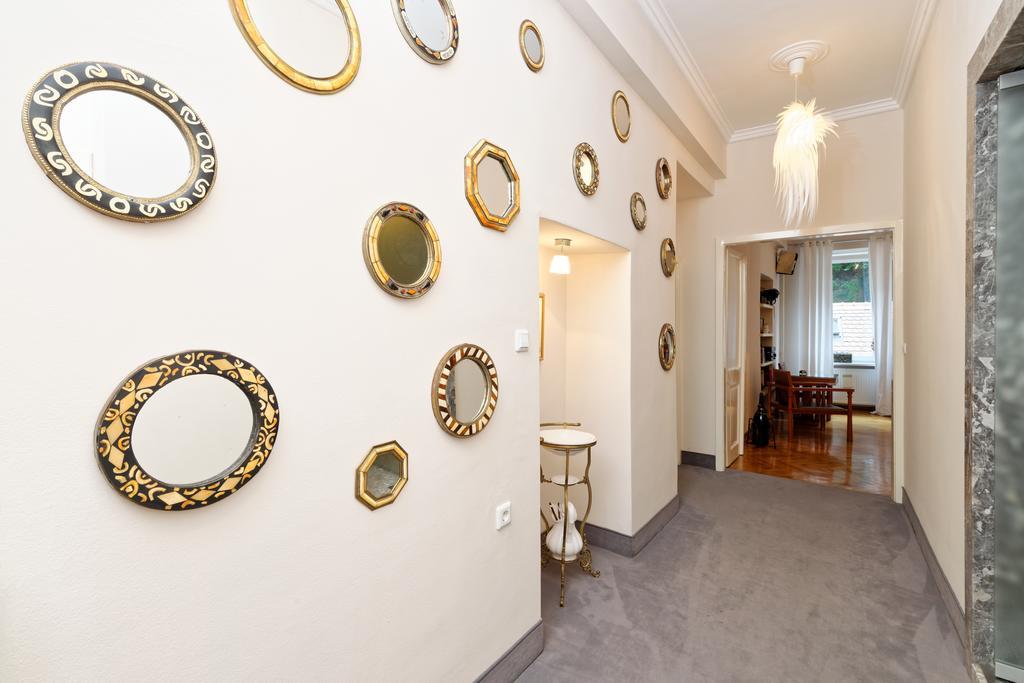 Neoclassical Luxury Apartment Любляна Екстер'єр фото
