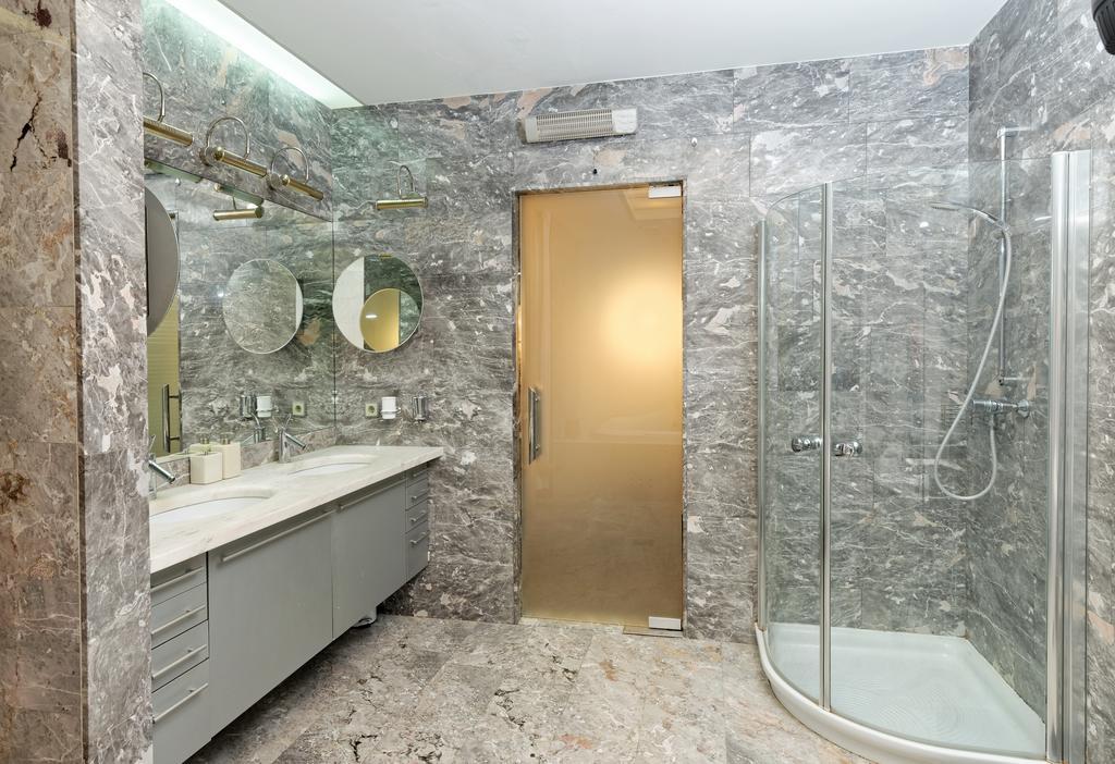 Neoclassical Luxury Apartment Любляна Екстер'єр фото