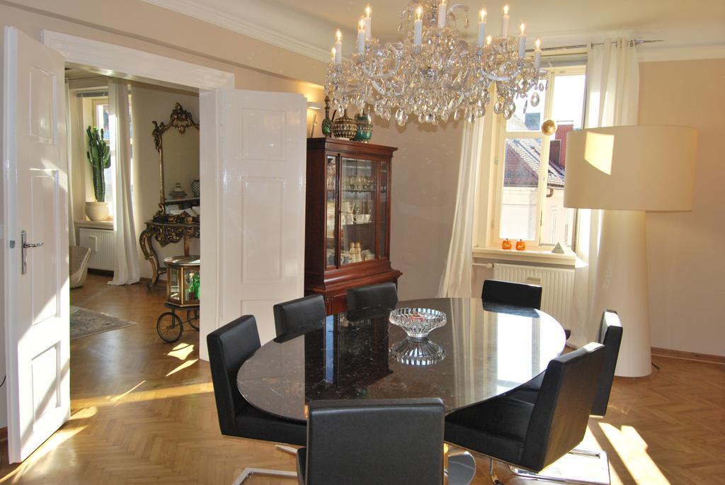 Neoclassical Luxury Apartment Любляна Екстер'єр фото